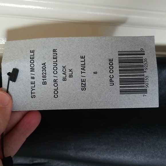 NWT black leather skirt. Size 8 - Picture 5 of 5